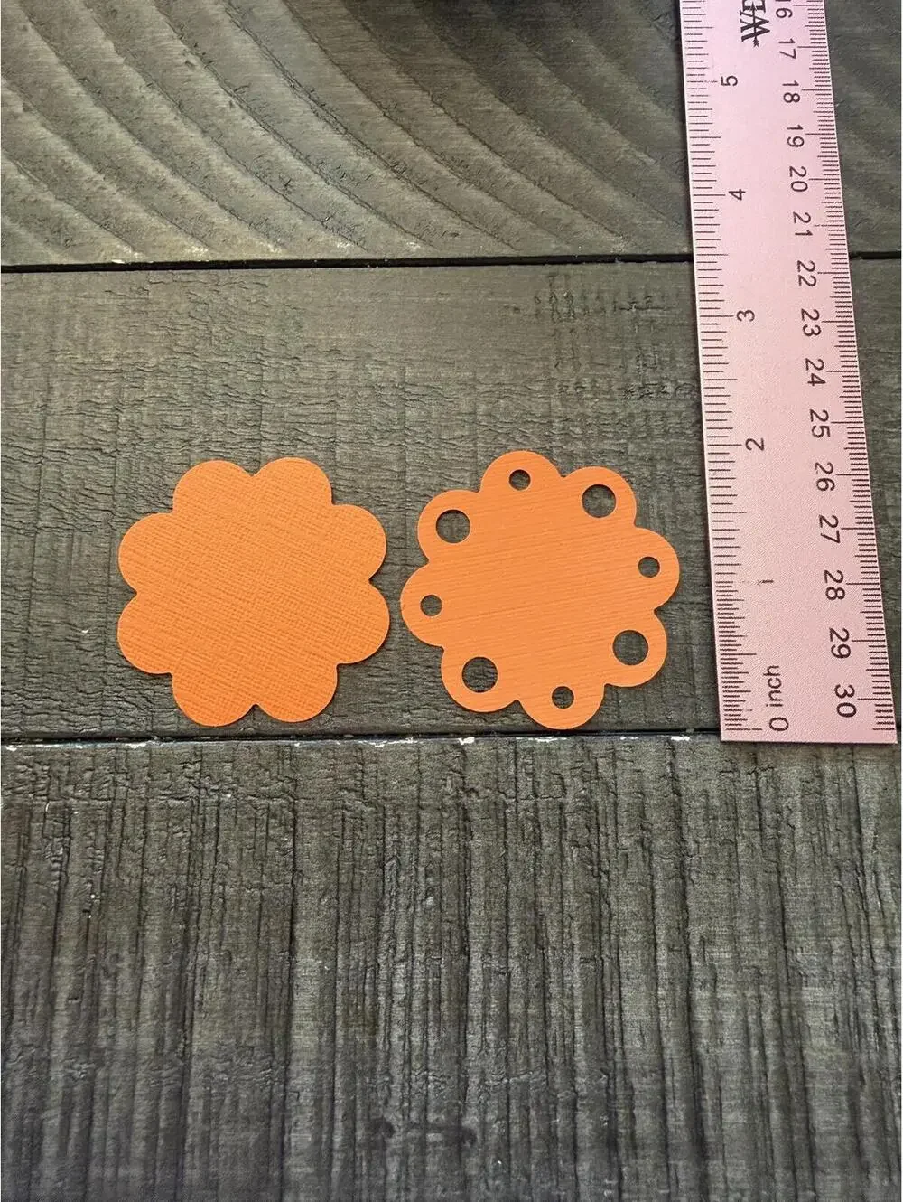 Creative Memories 2 in 1 Scalloped Circle Shape Punch
